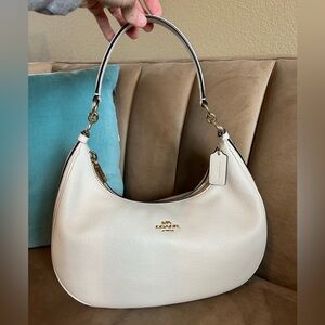 COACH East/West Harley Hobo Chalk Pebbled Leather. F38250.